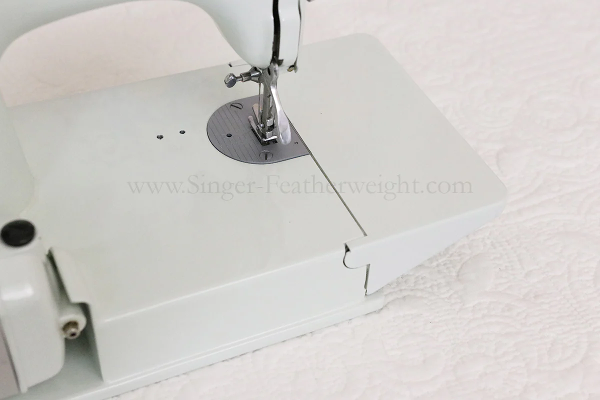Singer Featherweight 221 Sewing Machine, WHITE EV893*** - Image 12