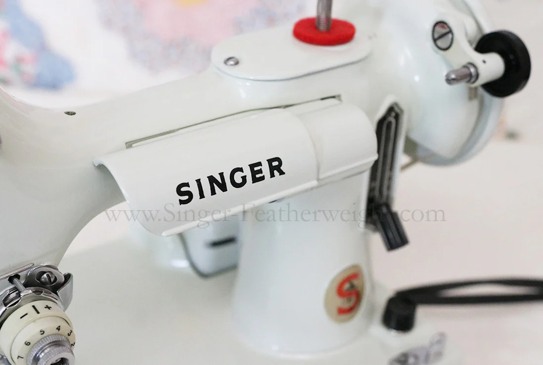Singer Featherweight 221 Sewing Machine, WHITE EV893*** - Image 16