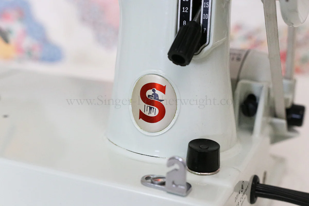 Singer Featherweight 221 Sewing Machine, WHITE EV893*** - Image 17