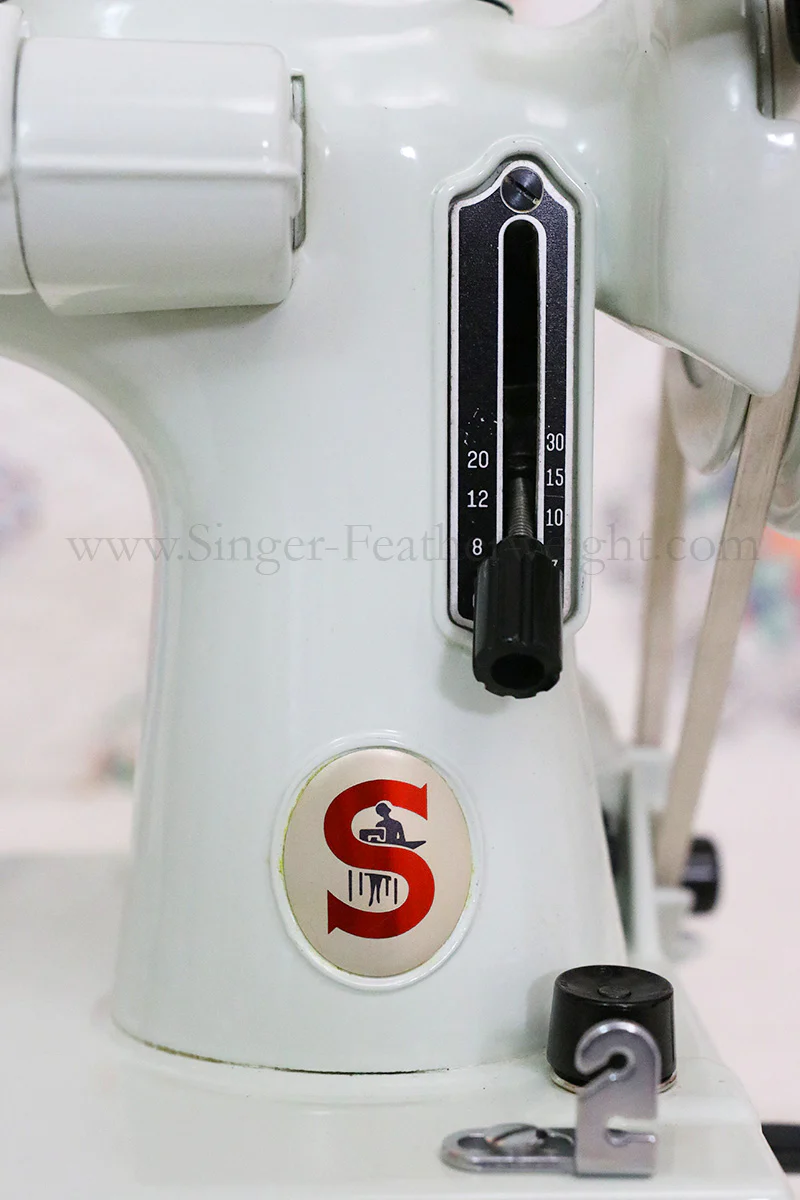 Singer Featherweight 221 Sewing Machine, WHITE EV893*** - Image 18