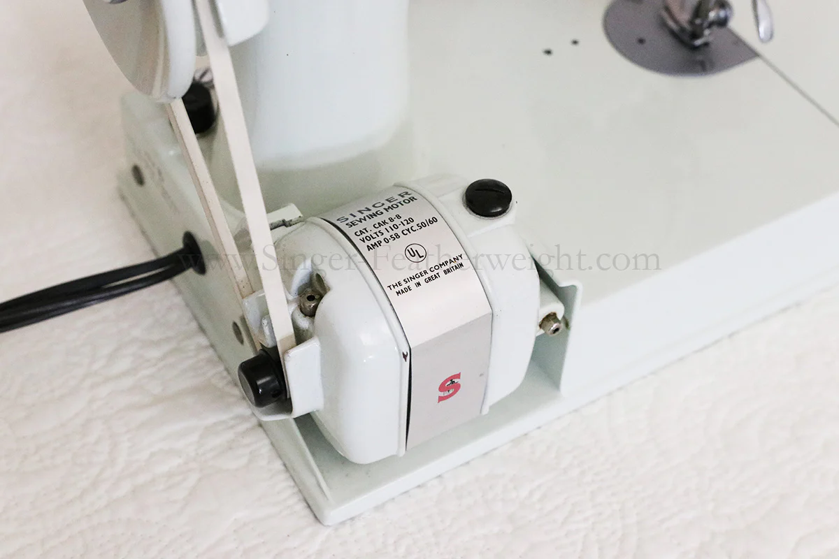 Singer Featherweight 221 Sewing Machine, WHITE EV893*** - Image 22