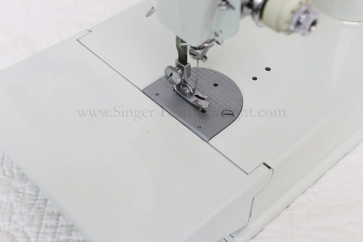 Singer Featherweight 221 Sewing Machine, WHITE EV893*** - Image 8