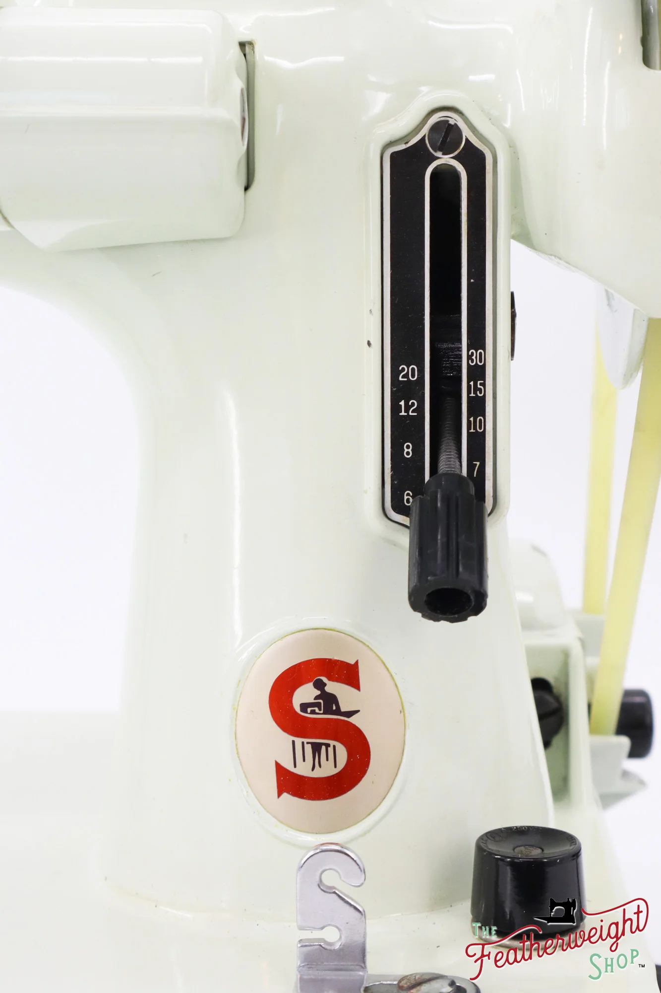 Singer Featherweight 221 Sewing Machine, WHITE - EV894*** - Image 12