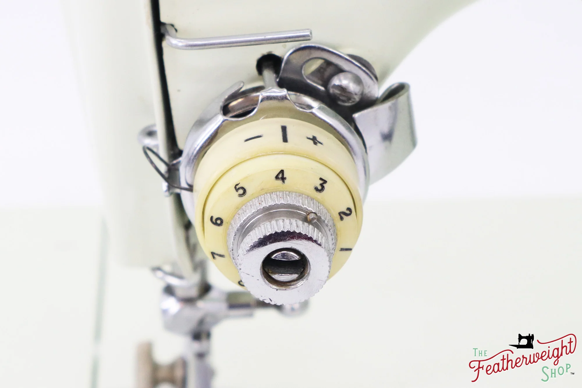 Singer Featherweight 221 Sewing Machine, WHITE - EV894*** - Image 15