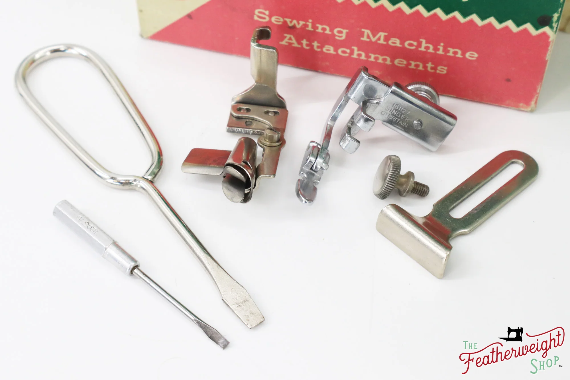 Singer Featherweight 221 Sewing Machine, WHITE - EV894*** - Image 17