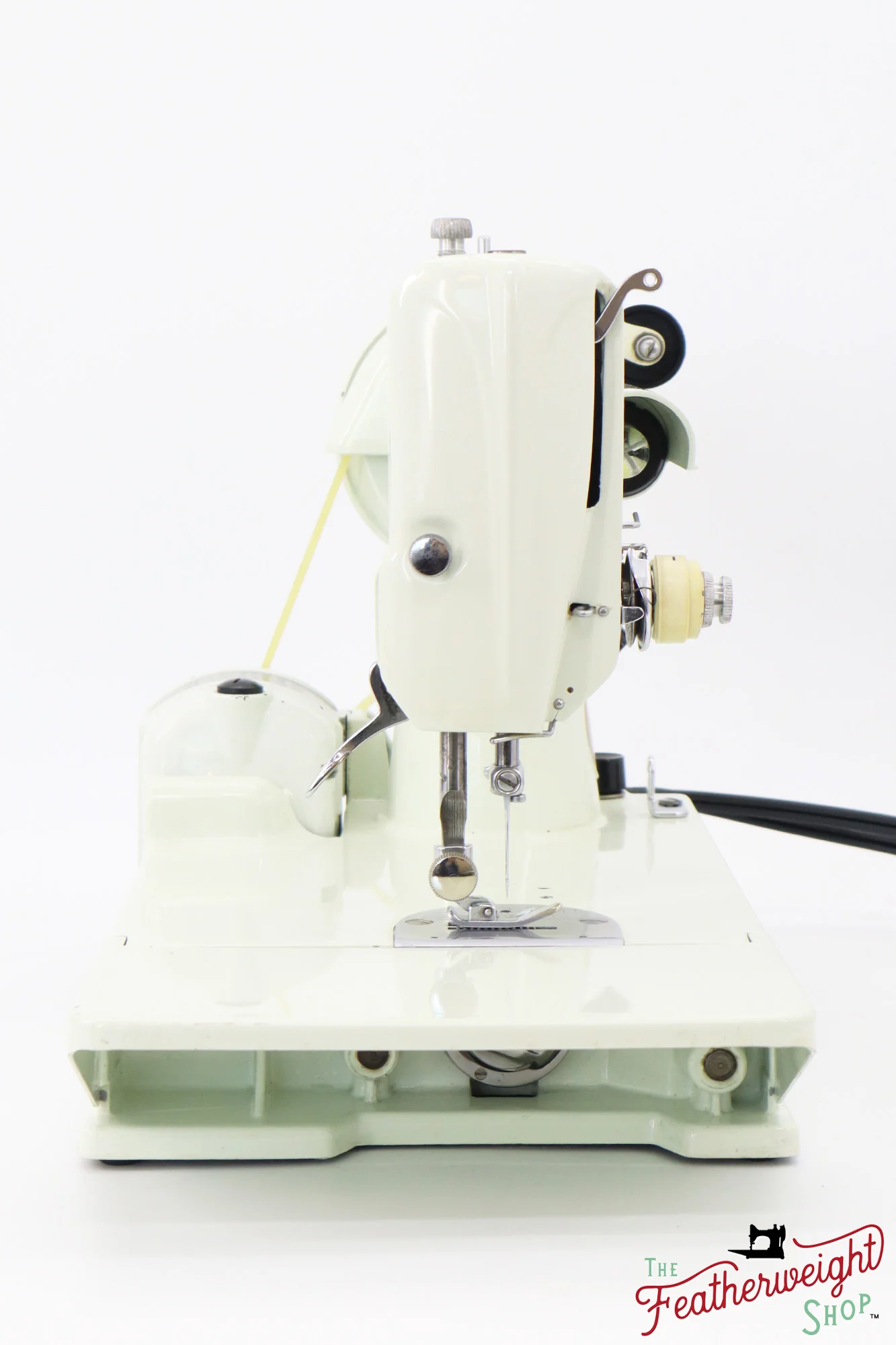 Singer Featherweight 221 Sewing Machine, WHITE - EV894*** - Image 4