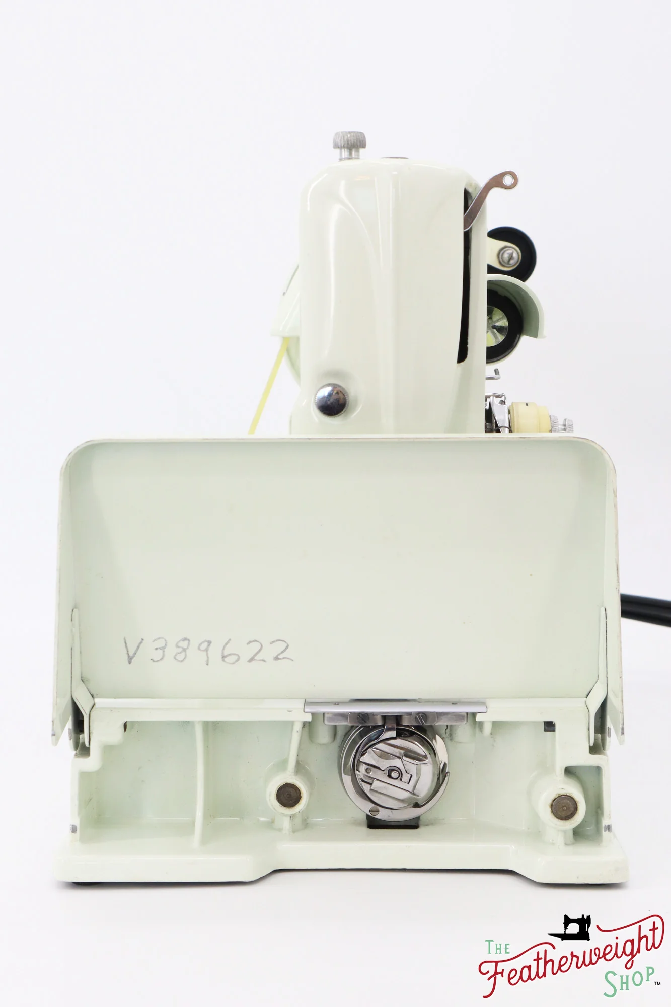 Singer Featherweight 221 Sewing Machine, WHITE - EV894*** - Image 5