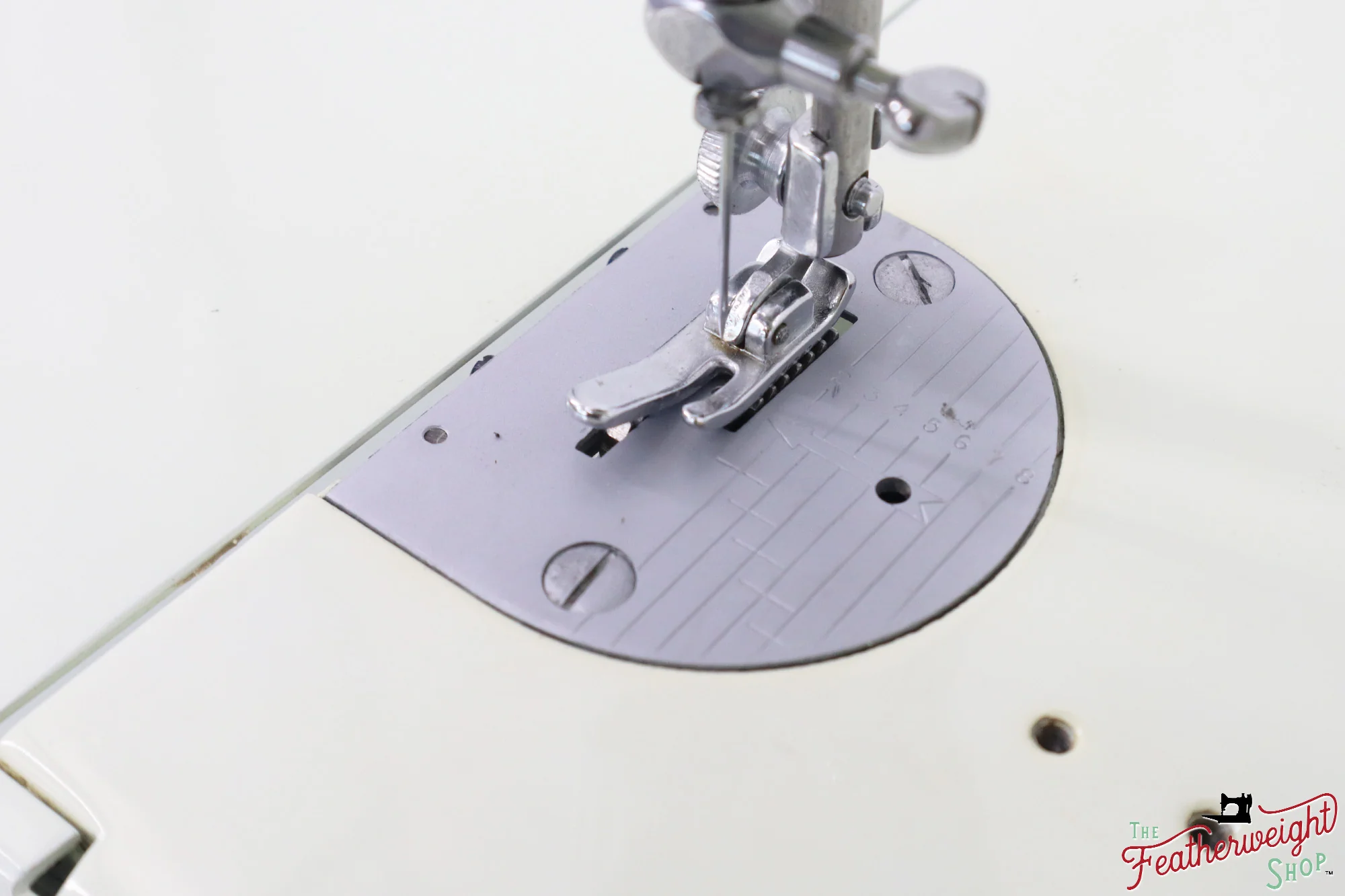 Singer Featherweight 221 Sewing Machine, WHITE - EV896*** - Image 15