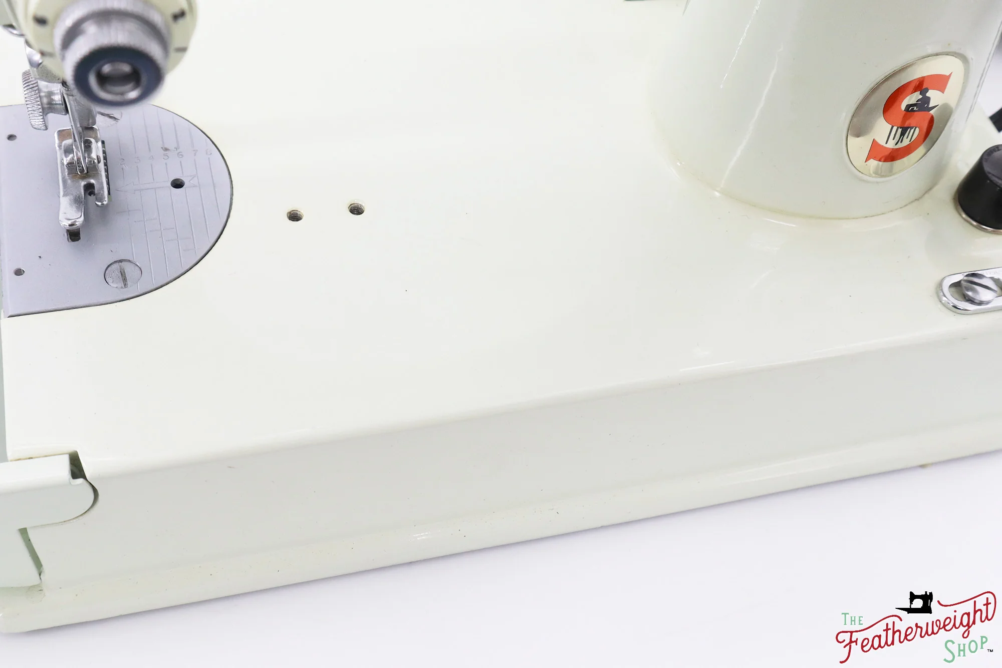Singer Featherweight 221 Sewing Machine, WHITE - EV896*** - Image 7