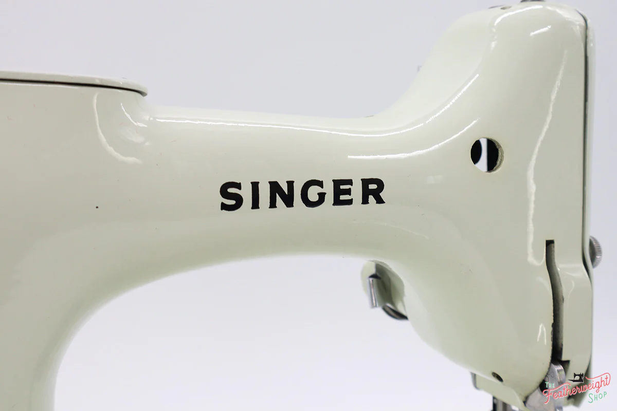 Singer Featherweight 221 Sewing Machine, WHITE EV914*** - Image 11