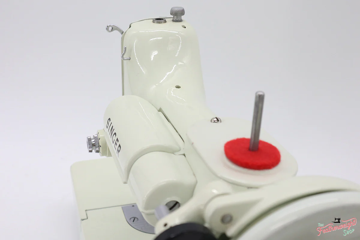 Singer Featherweight 221 Sewing Machine, WHITE EV914*** - Image 12