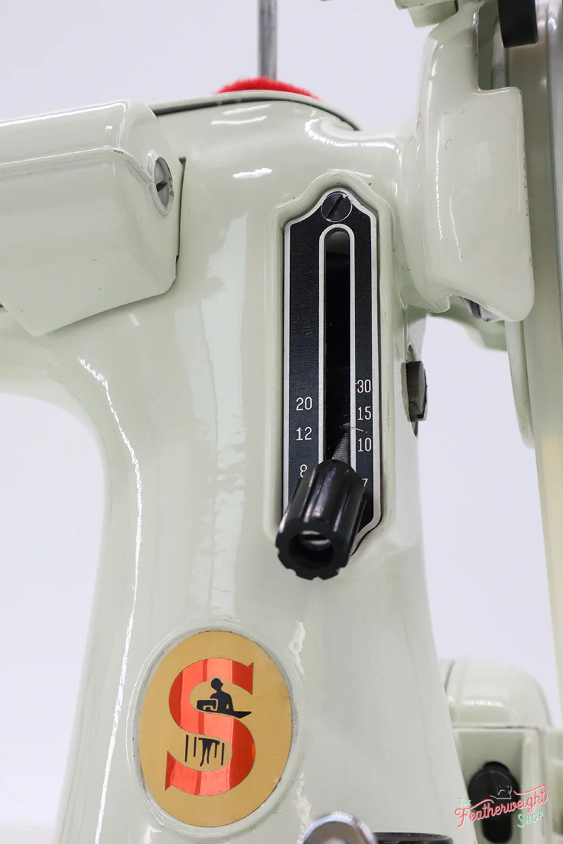 Singer Featherweight 221 Sewing Machine, WHITE EV914*** - Image 14