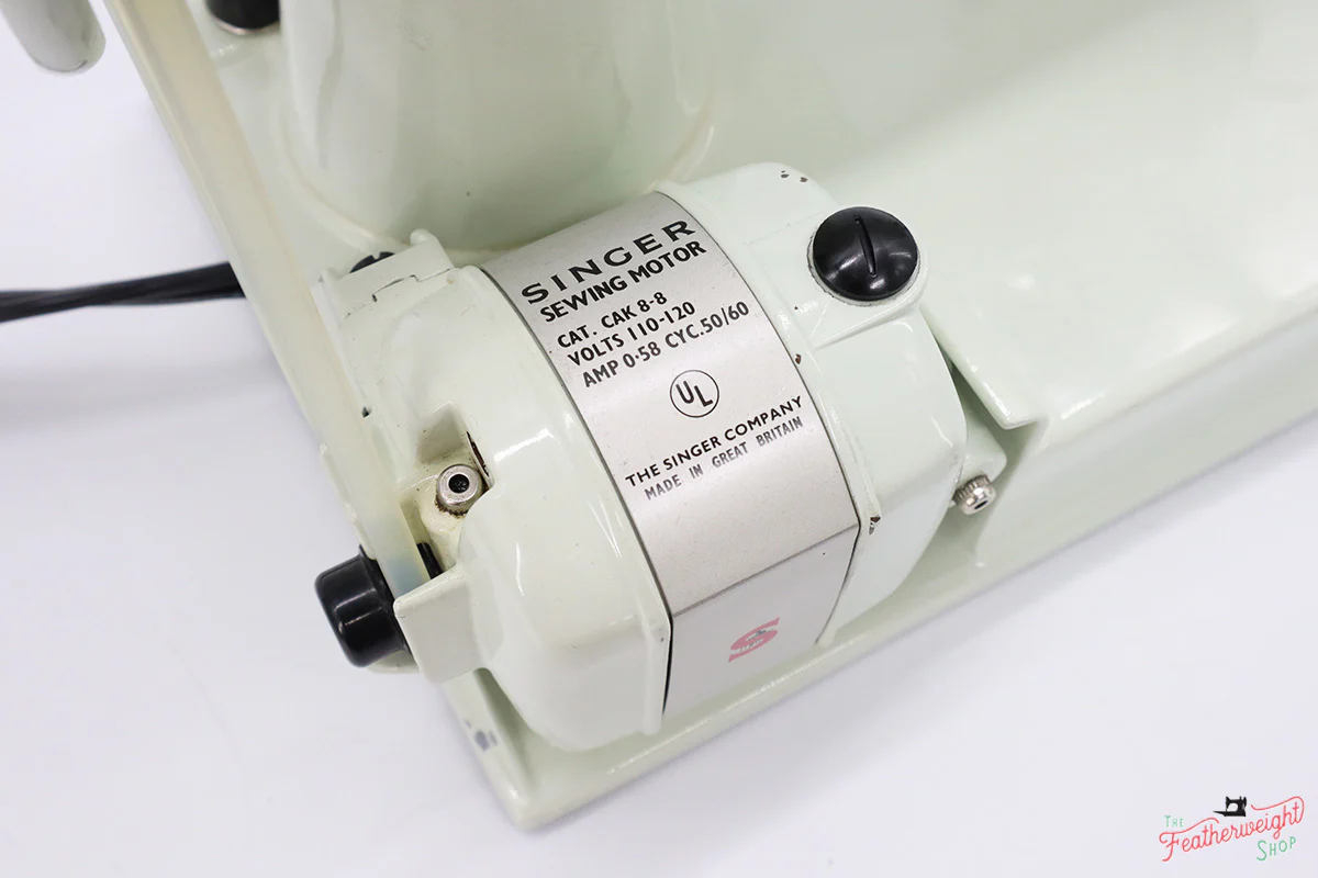 Singer Featherweight 221 Sewing Machine, WHITE EV914*** - Image 17