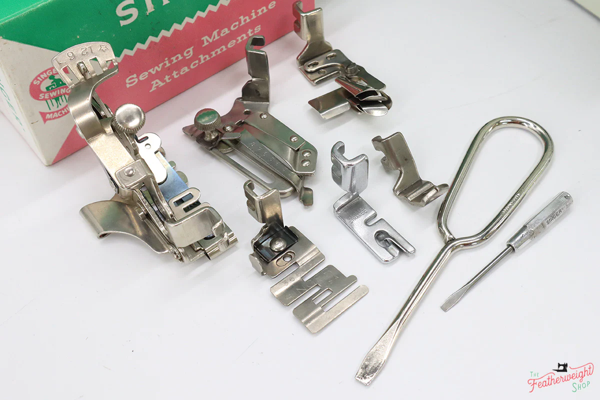 Singer Featherweight 221 Sewing Machine, WHITE EV914*** - Image 18
