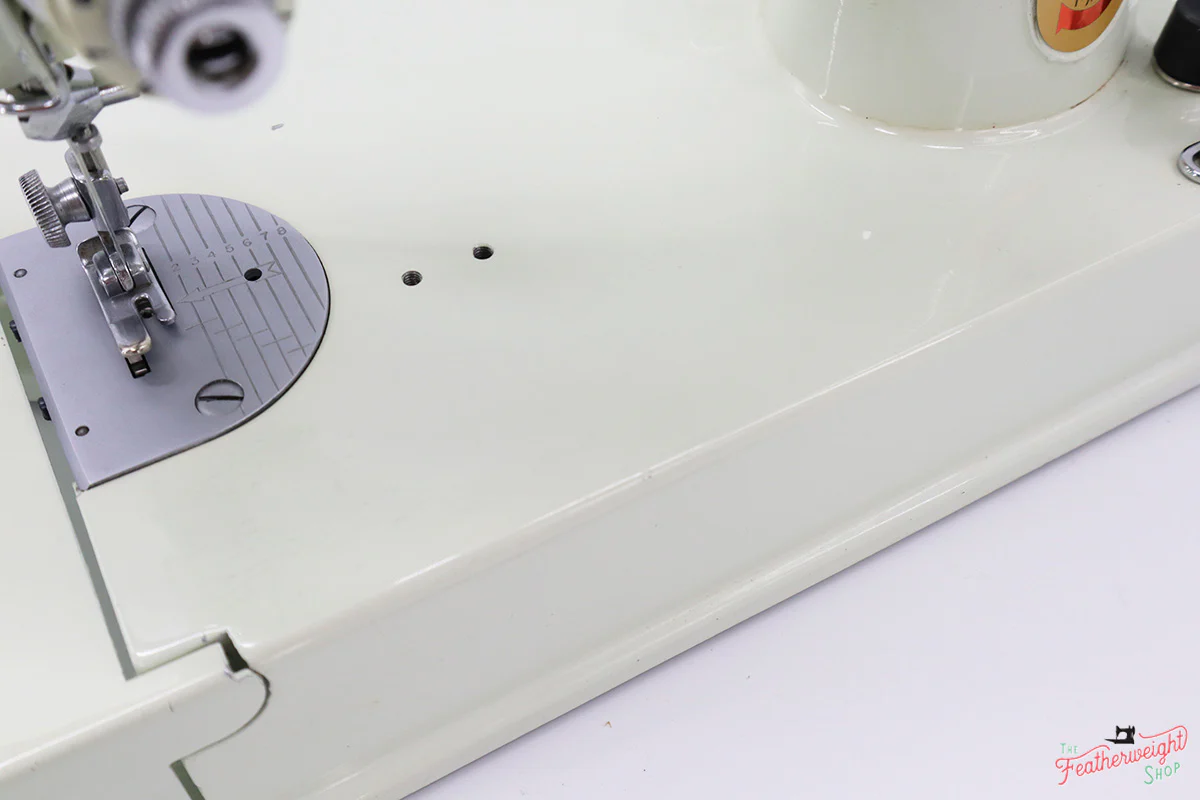 Singer Featherweight 221 Sewing Machine, WHITE EV914*** - Image 7