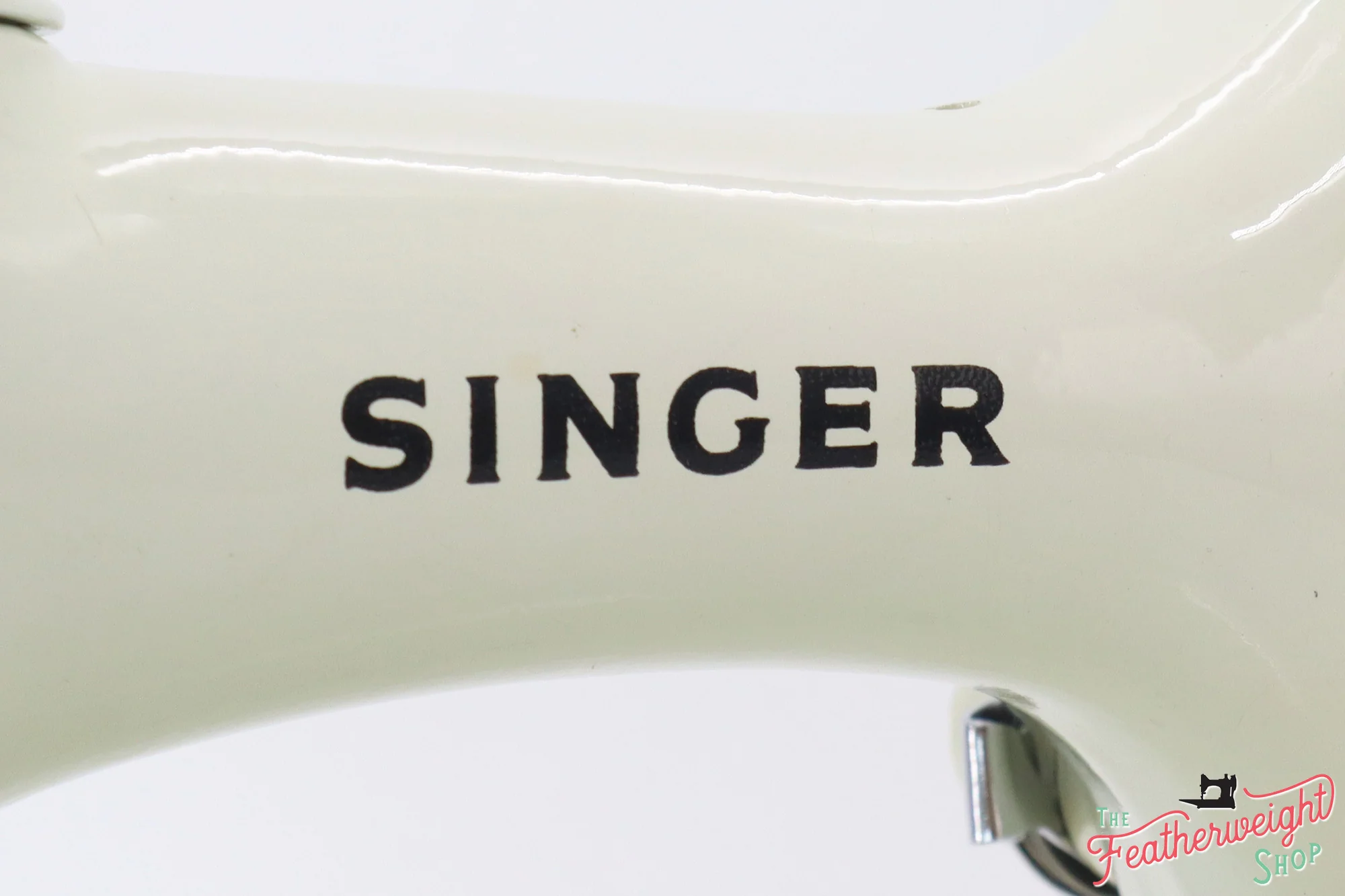 Singer Featherweight 221 Sewing Machine, WHITE - EV915*** - Image 10