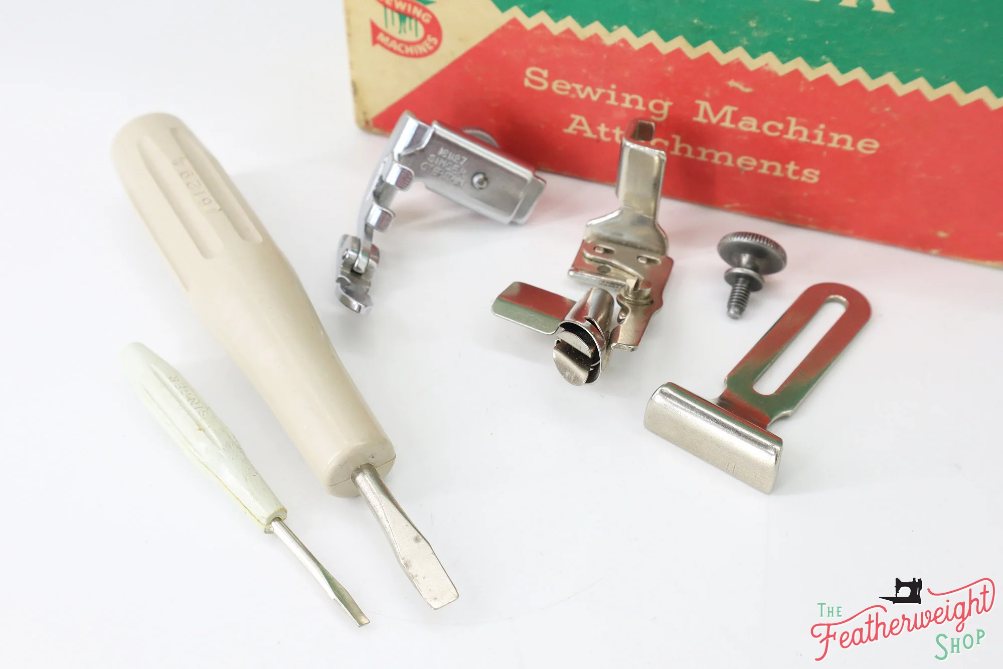 Singer Featherweight 221 Sewing Machine, WHITE - EV915*** - Image 17