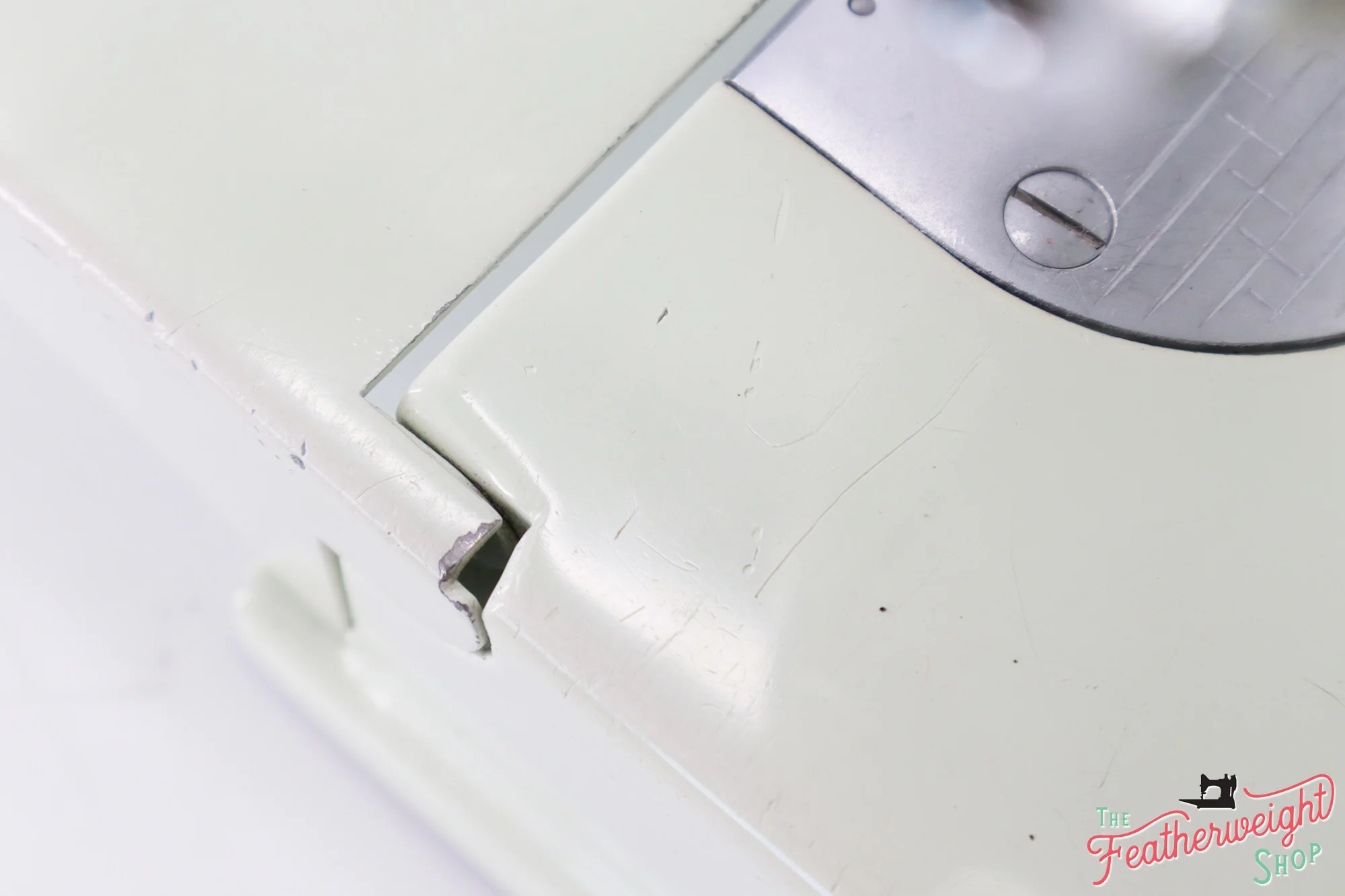Singer Featherweight 221 Sewing Machine, WHITE - EV915*** - Image 7