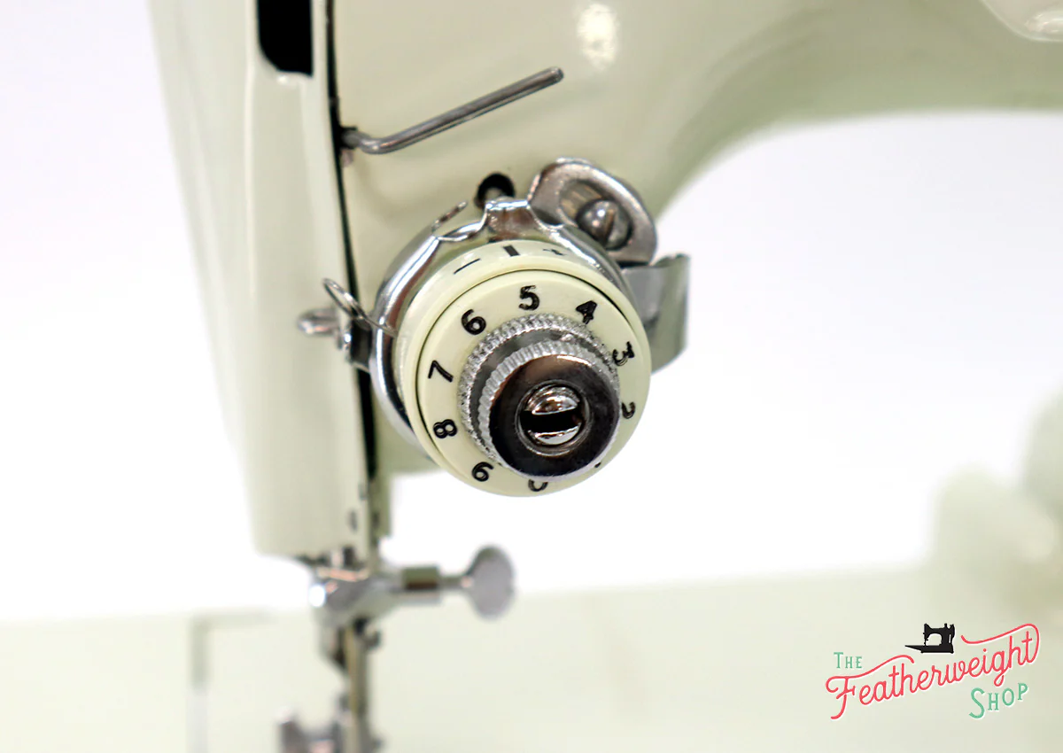 Singer Featherweight 221 Sewing Machine, WHITE EV928*** - ORIGINAL BOX - Image 17