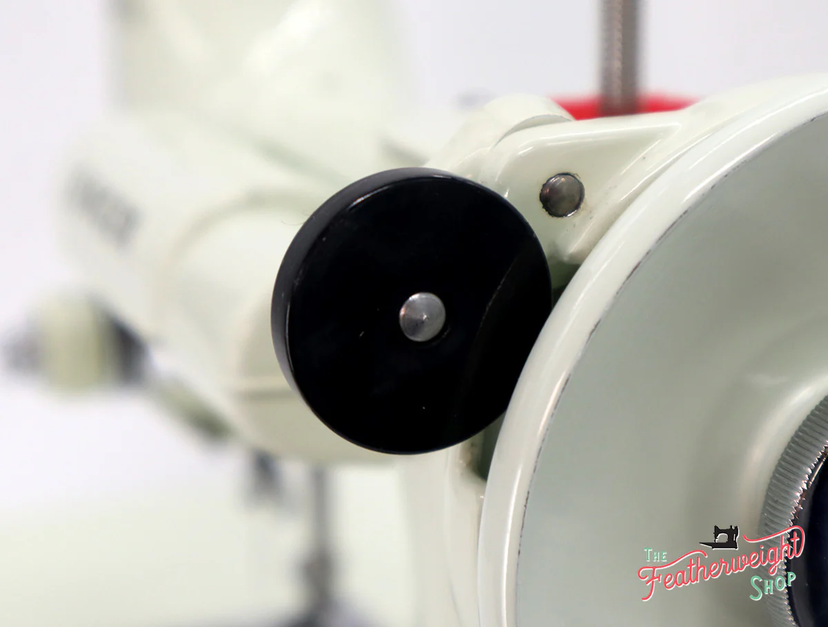 Singer Featherweight 221 Sewing Machine, WHITE EV928*** - ORIGINAL BOX - Image 19