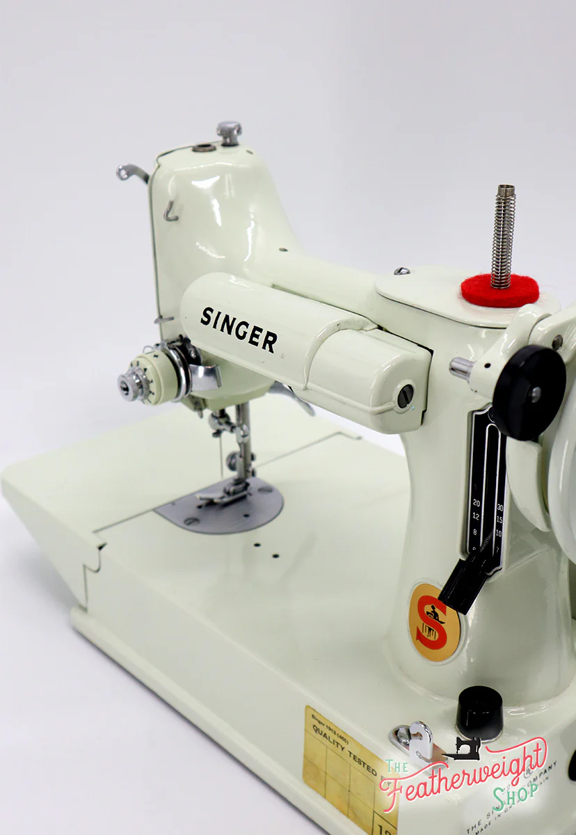 Singer Featherweight 221 Sewing Machine, WHITE EV928*** - ORIGINAL BOX - Image 20