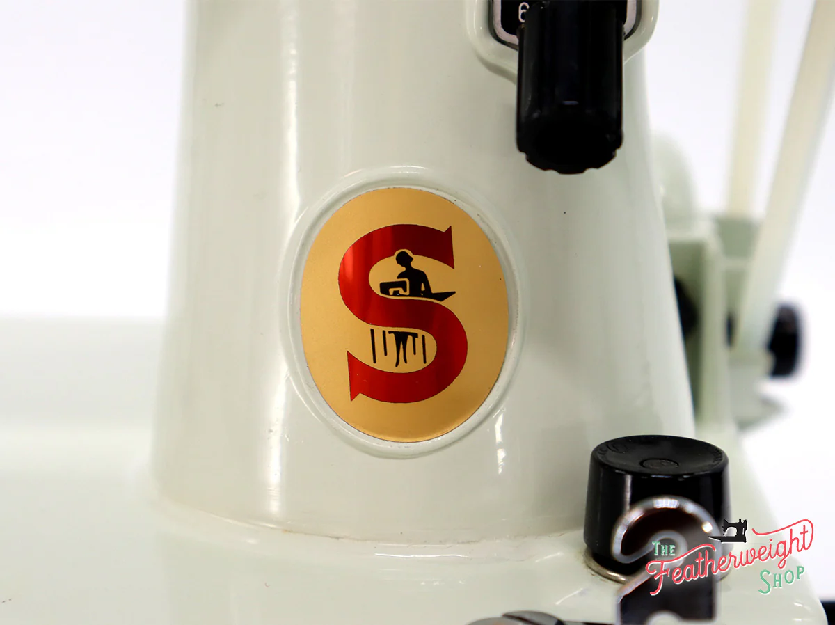 Singer Featherweight 221 Sewing Machine, WHITE EV928*** - ORIGINAL BOX - Image 22