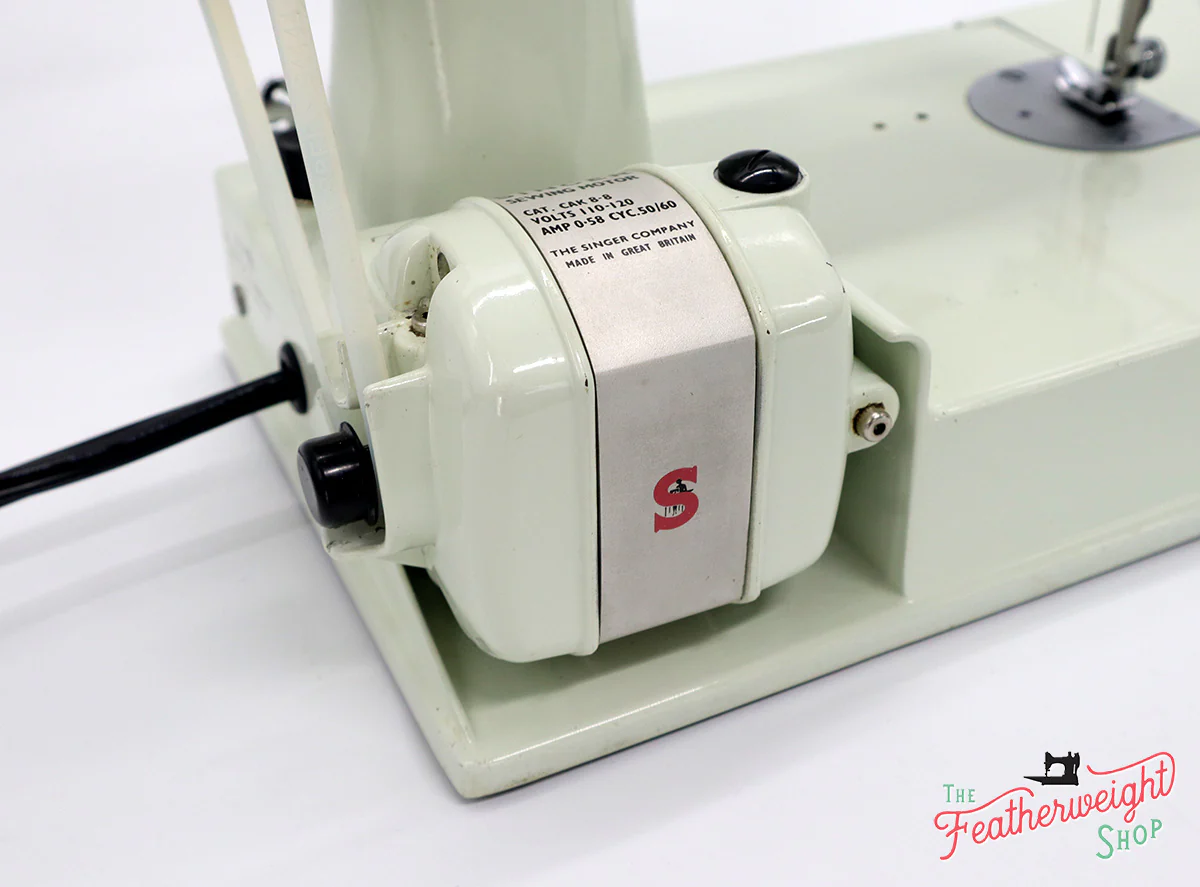 Singer Featherweight 221 Sewing Machine, WHITE EV928*** - ORIGINAL BOX - Image 23