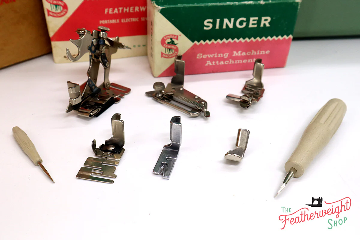 Singer Featherweight 221 Sewing Machine, WHITE EV928*** - ORIGINAL BOX - Image 24