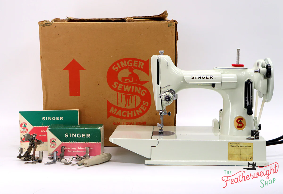 Singer Featherweight 221 Sewing Machine, WHITE EV928*** - ORIGINAL BOX - Image 25