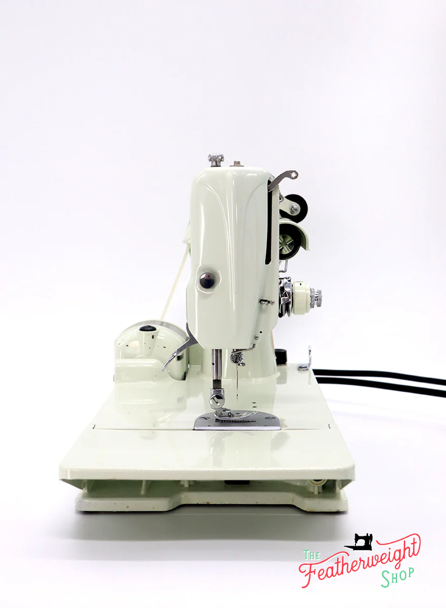 Singer Featherweight 221 Sewing Machine, WHITE EV928*** - ORIGINAL BOX - Image 4
