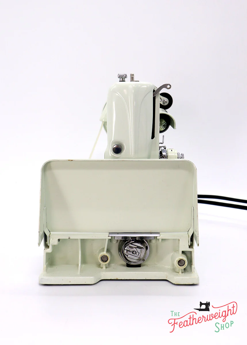 Singer Featherweight 221 Sewing Machine, WHITE EV928*** - ORIGINAL BOX - Image 5