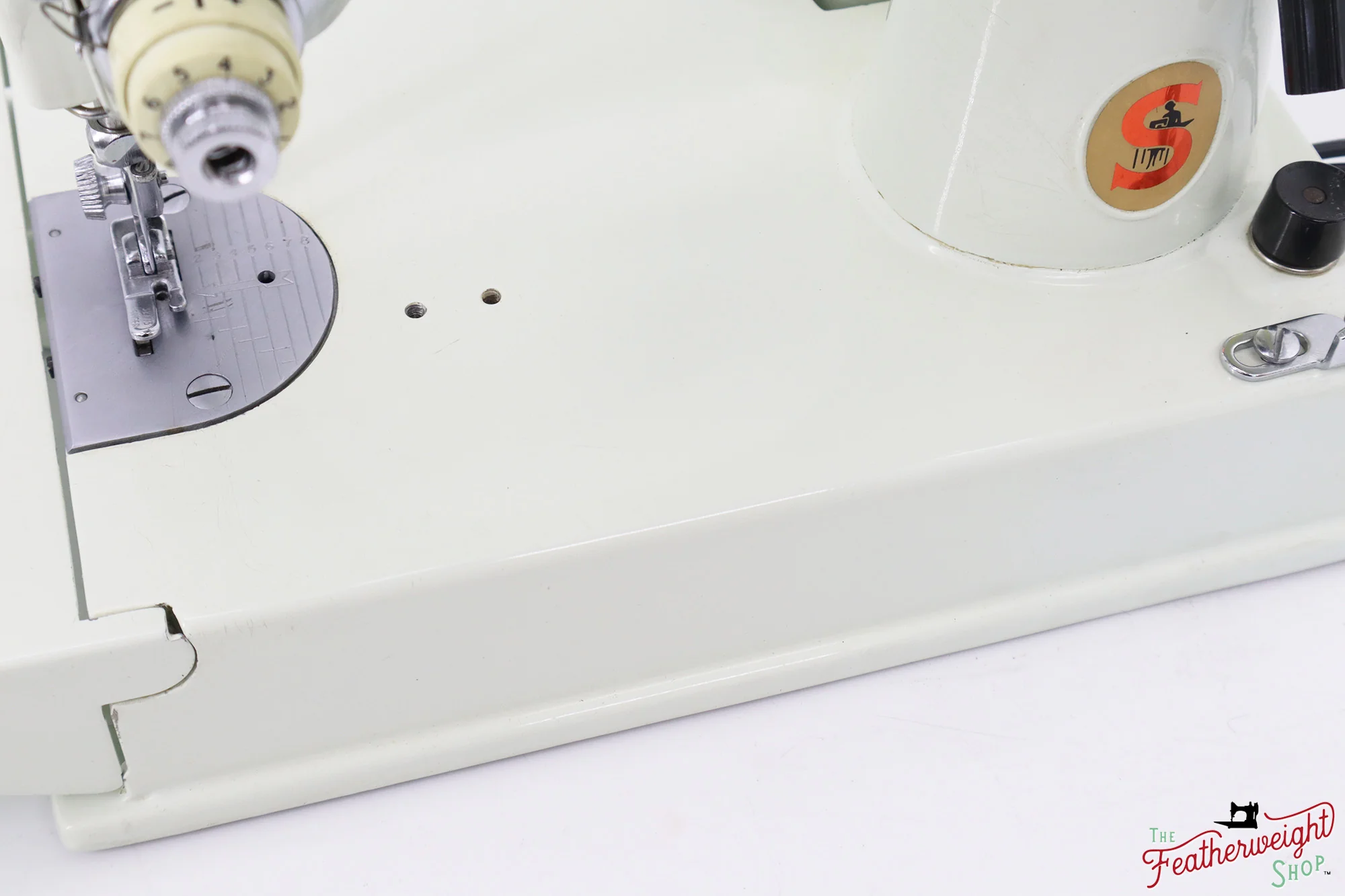 Singer Featherweight 221 Sewing Machine, WHITE - EV941*** - Image 9