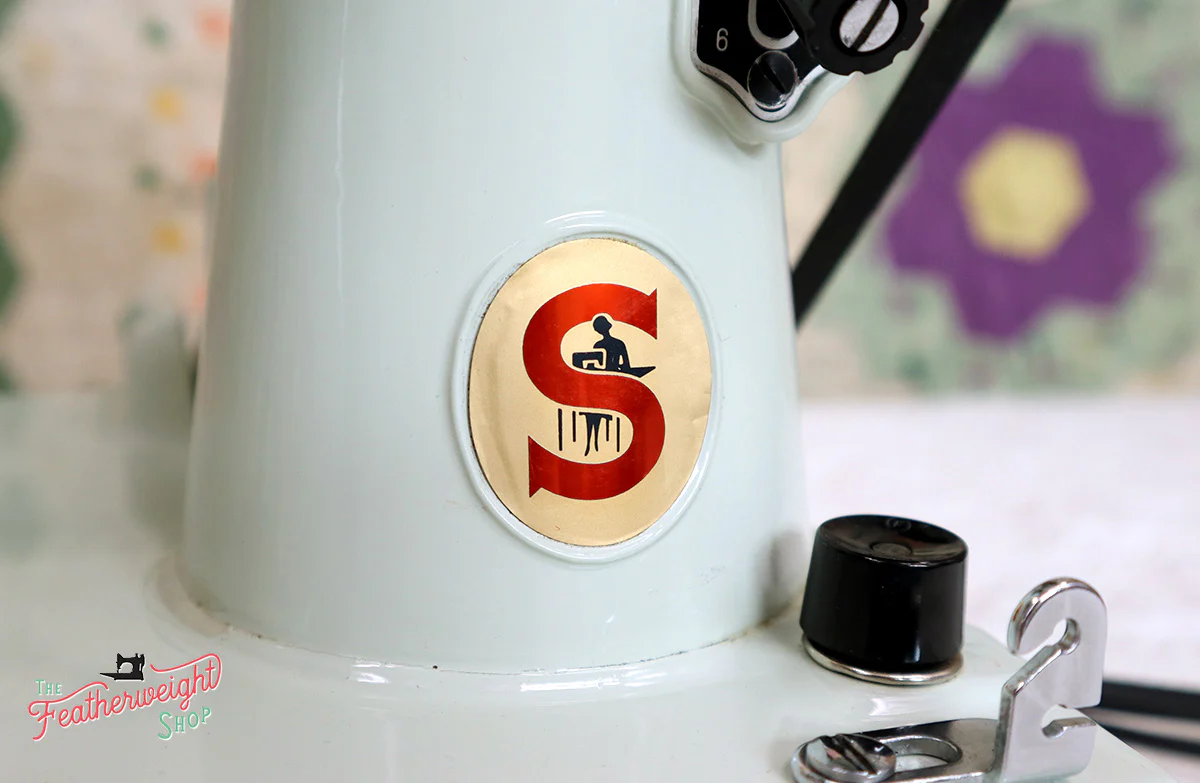 Singer Featherweight 221K Sewing Machine, WHITE EV942*** - Image 10