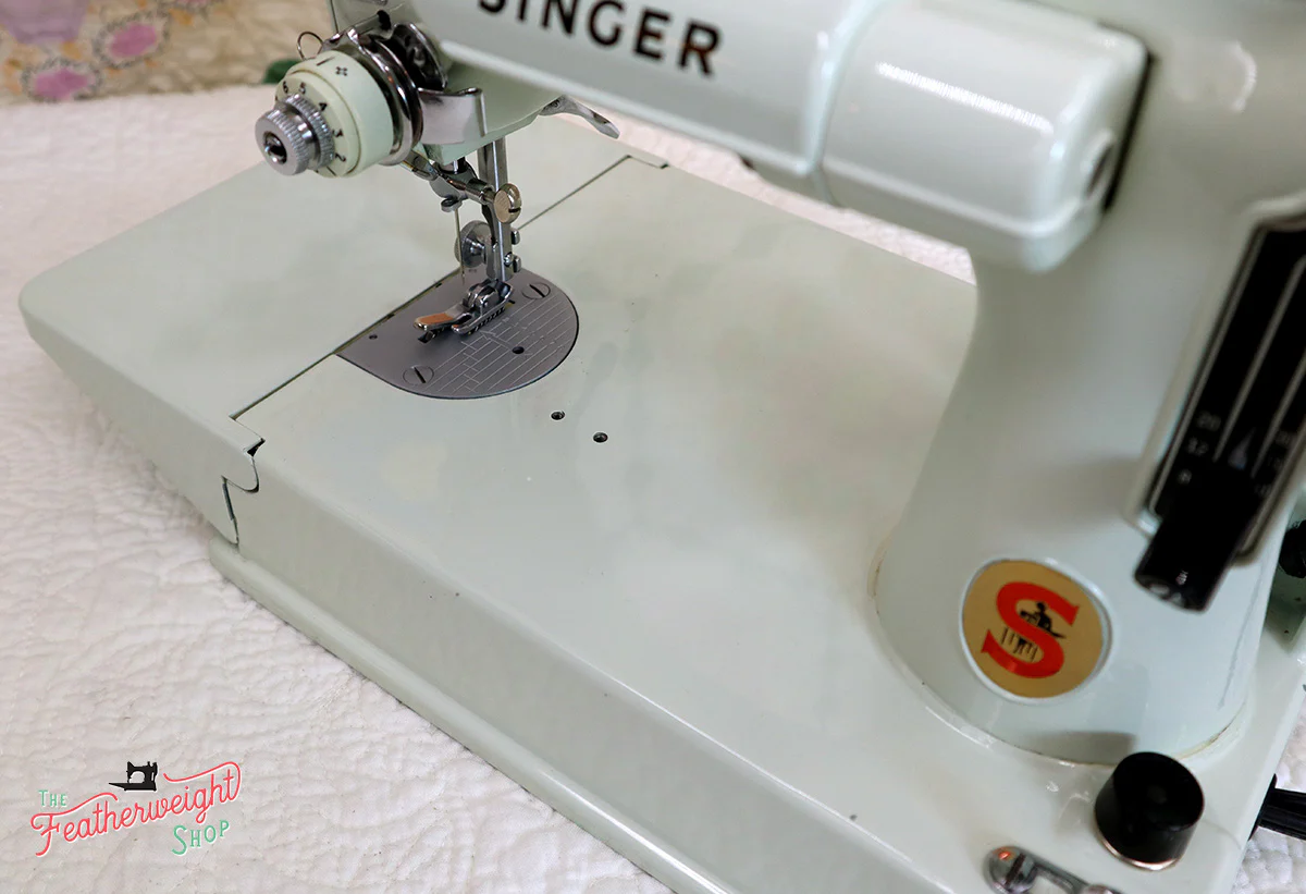 Singer Featherweight 221K Sewing Machine, WHITE EV942*** - Image 14