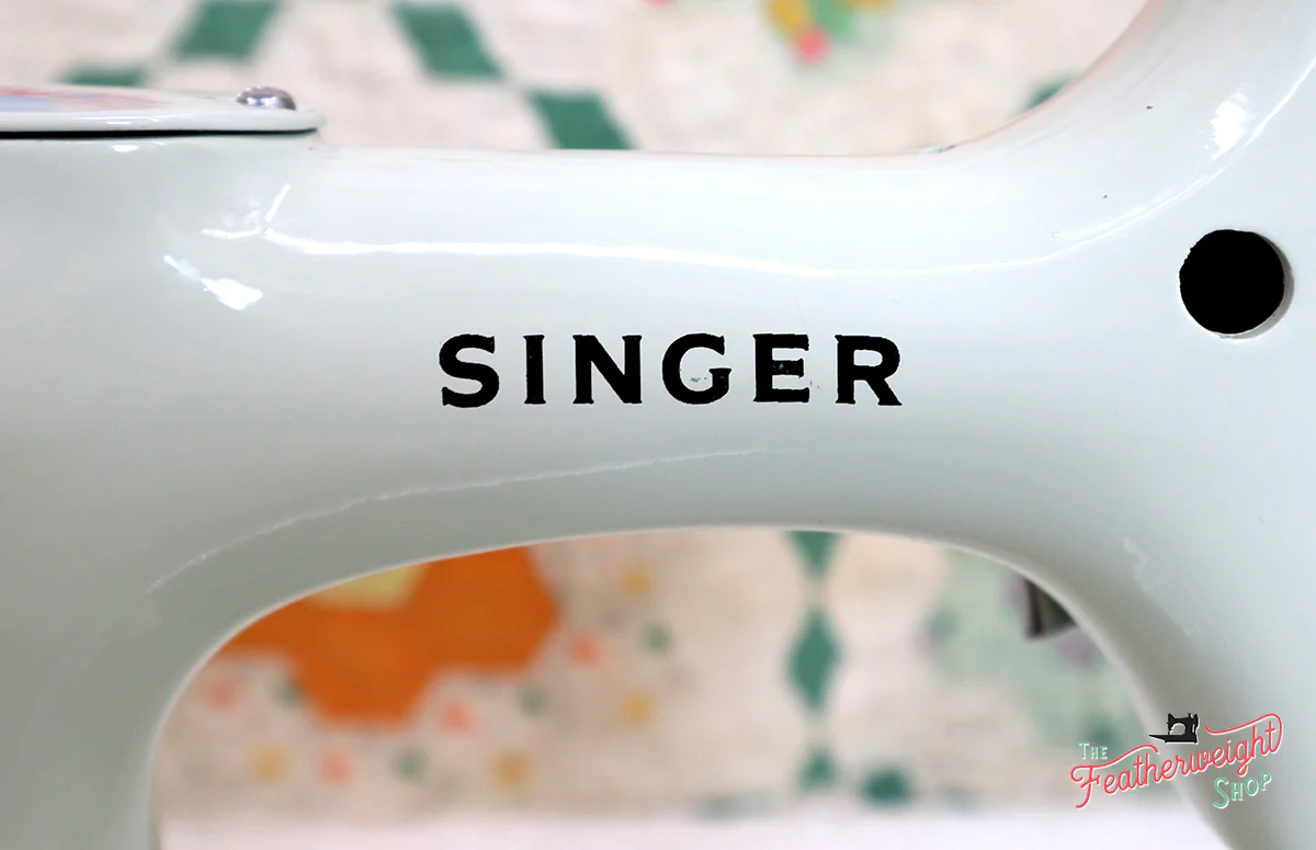 Singer Featherweight 221K Sewing Machine, WHITE EV942*** - Image 16