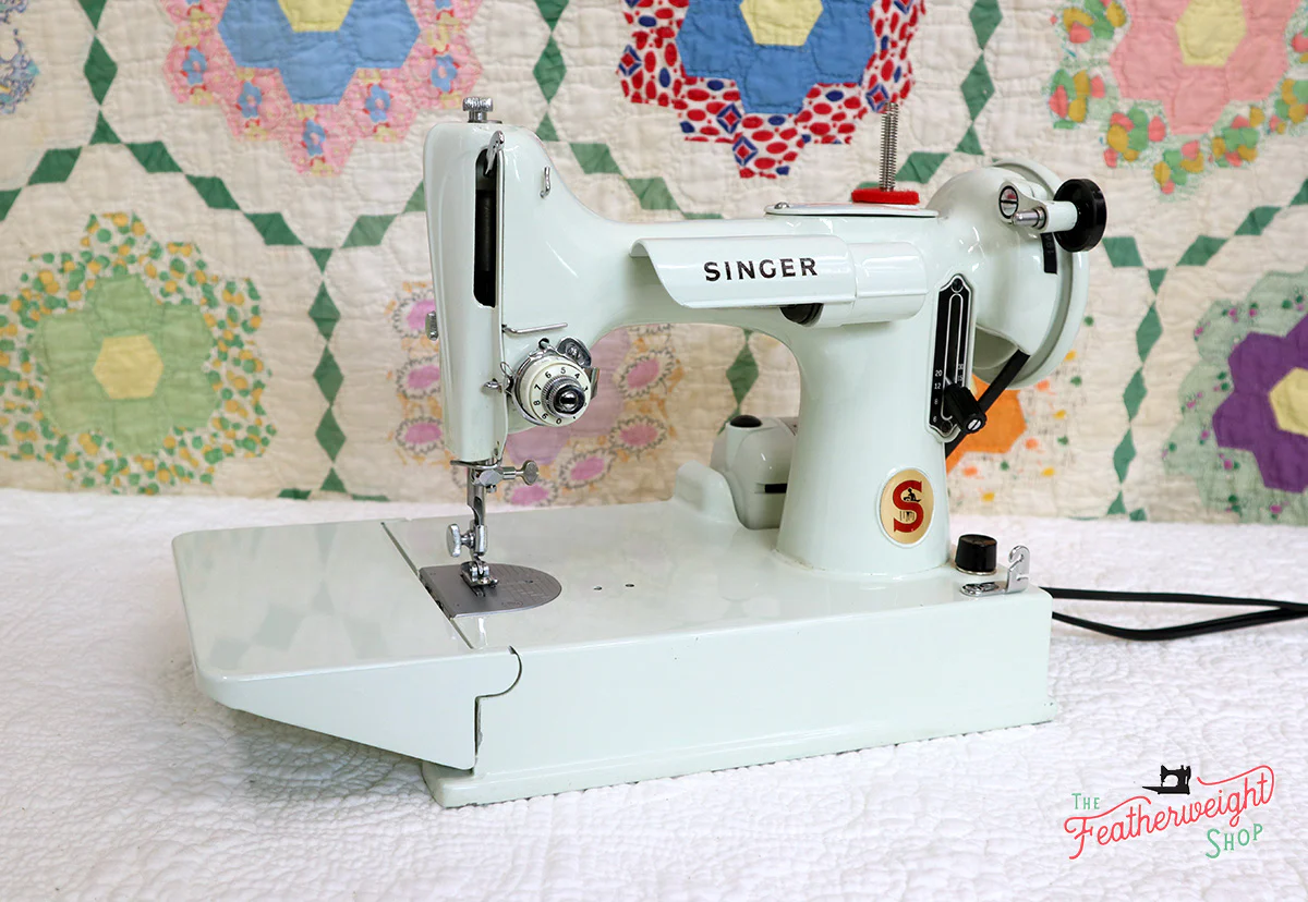 Singer Featherweight 221K Sewing Machine, WHITE EV942*** - Image 2