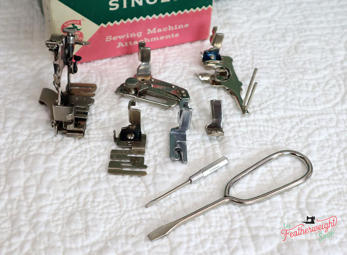 Singer Featherweight 221K Sewing Machine, WHITE EV942*** - Image 23