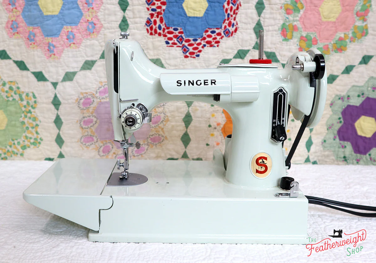 Singer Featherweight 221K Sewing Machine, WHITE EV942*** - Image 3