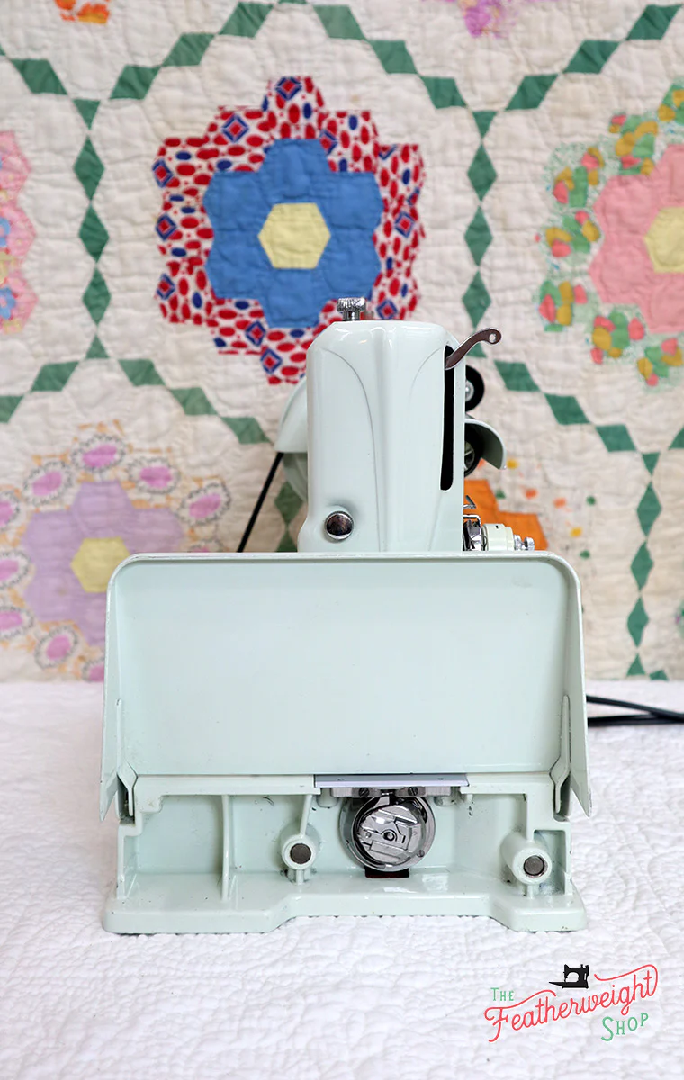 Singer Featherweight 221K Sewing Machine, WHITE EV942*** - Image 5