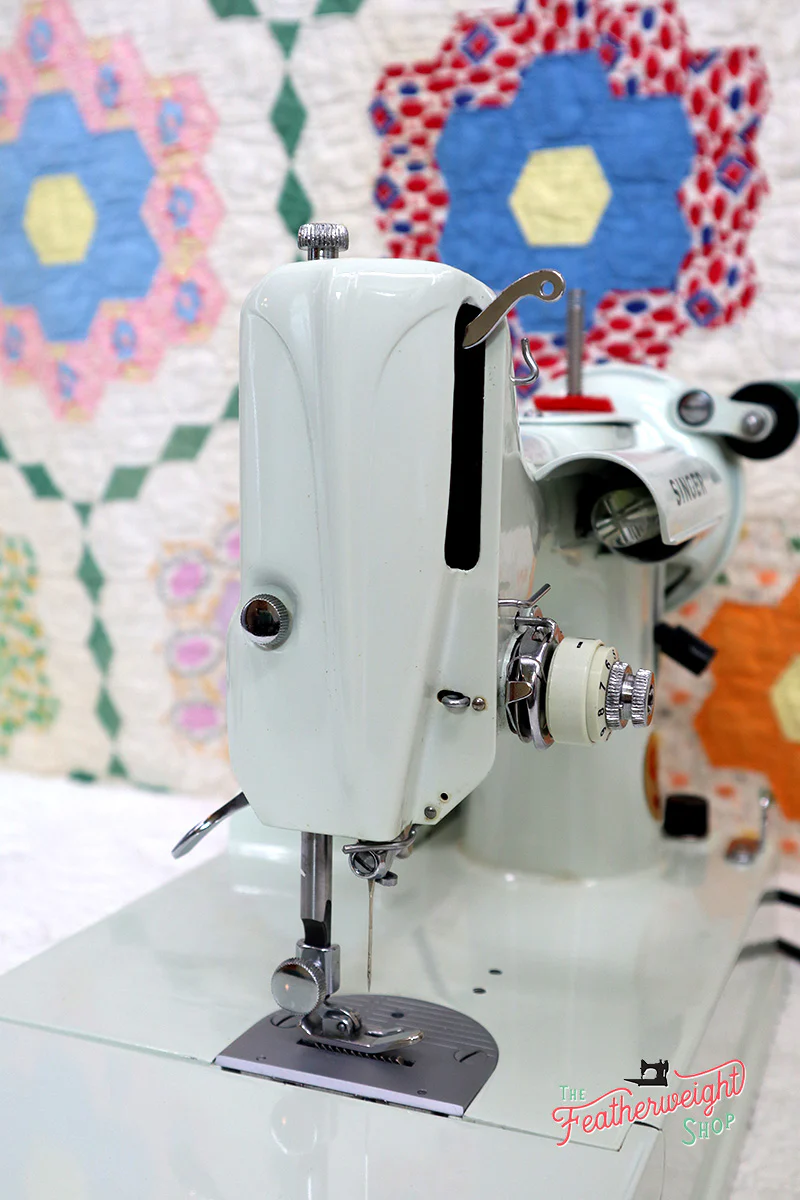 Singer Featherweight 221K Sewing Machine, WHITE EV942*** - Image 6
