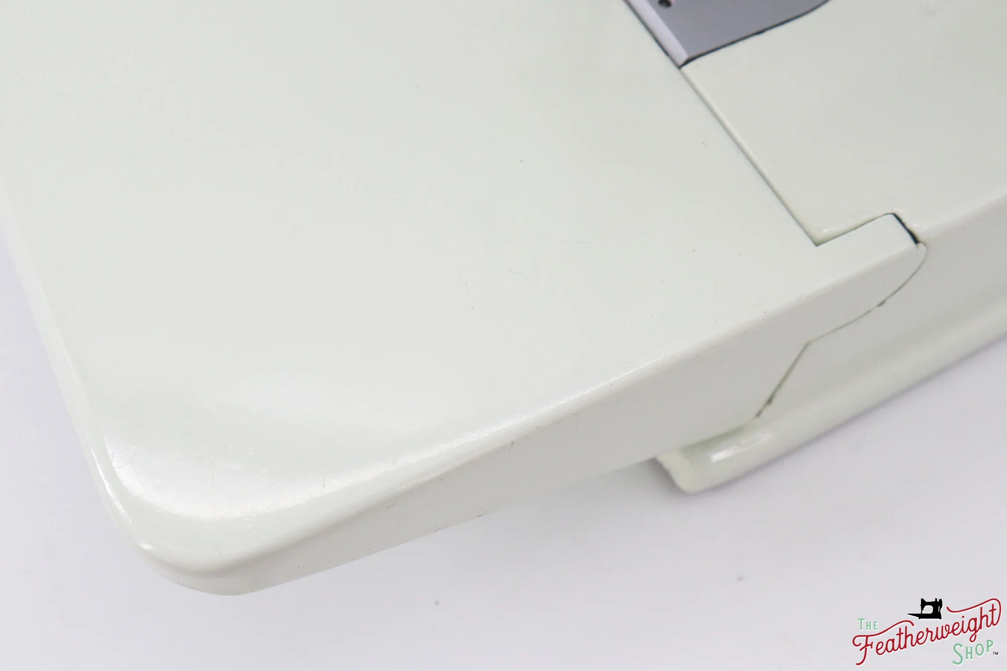 Singer Featherweight 221 Sewing Machine, WHITE - EV9575** - Image 8