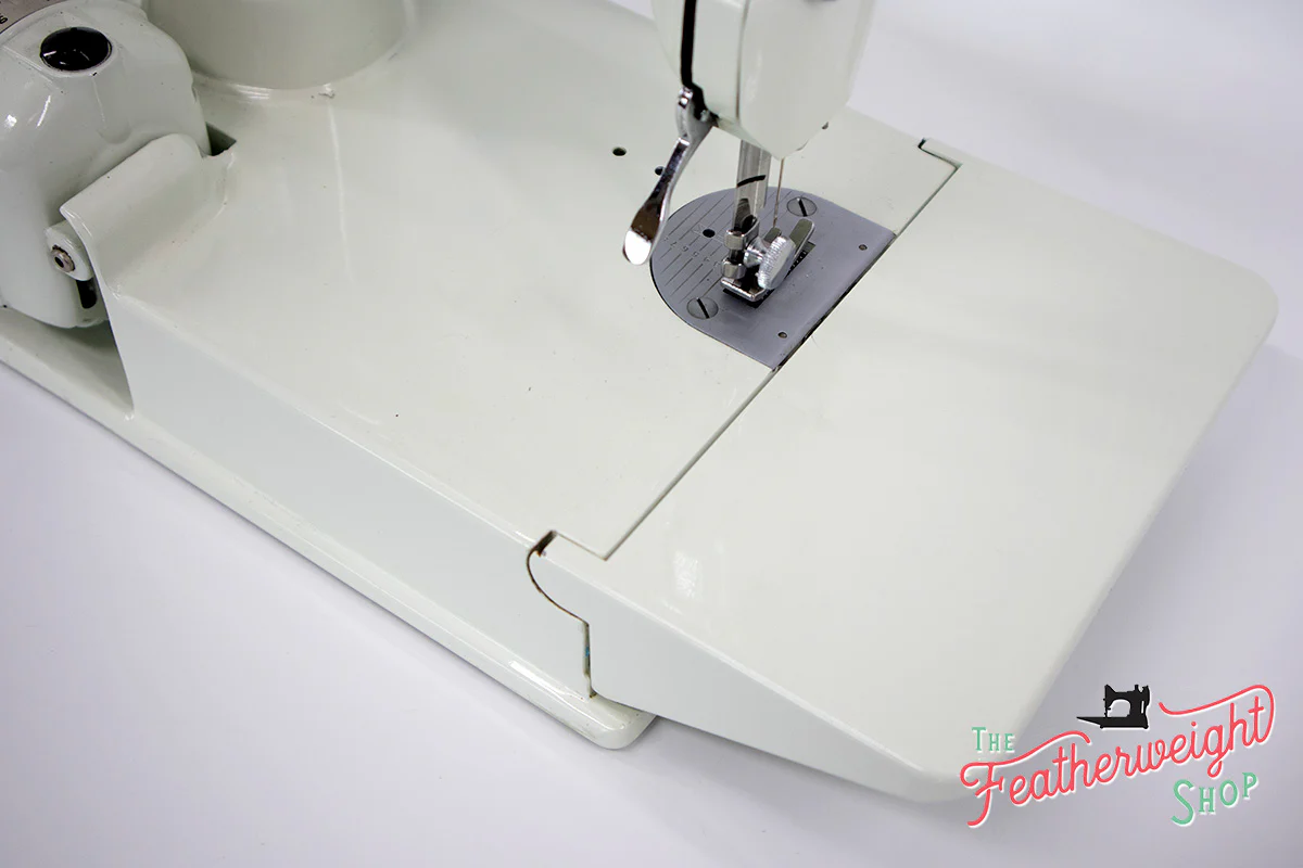Singer Featherweight 221 Sewing Machine, WHITE EV967*** - Image 11