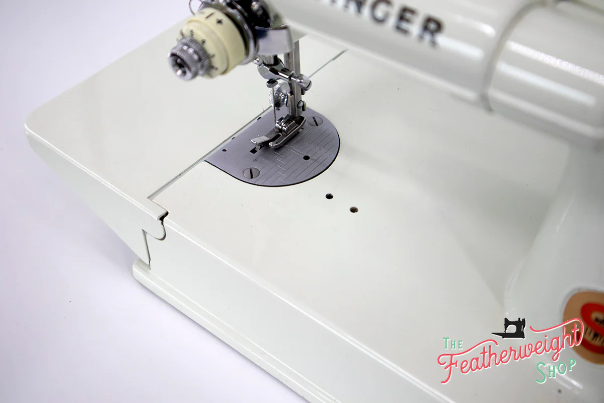 Singer Featherweight 221 Sewing Machine, WHITE EV967*** - Image 14