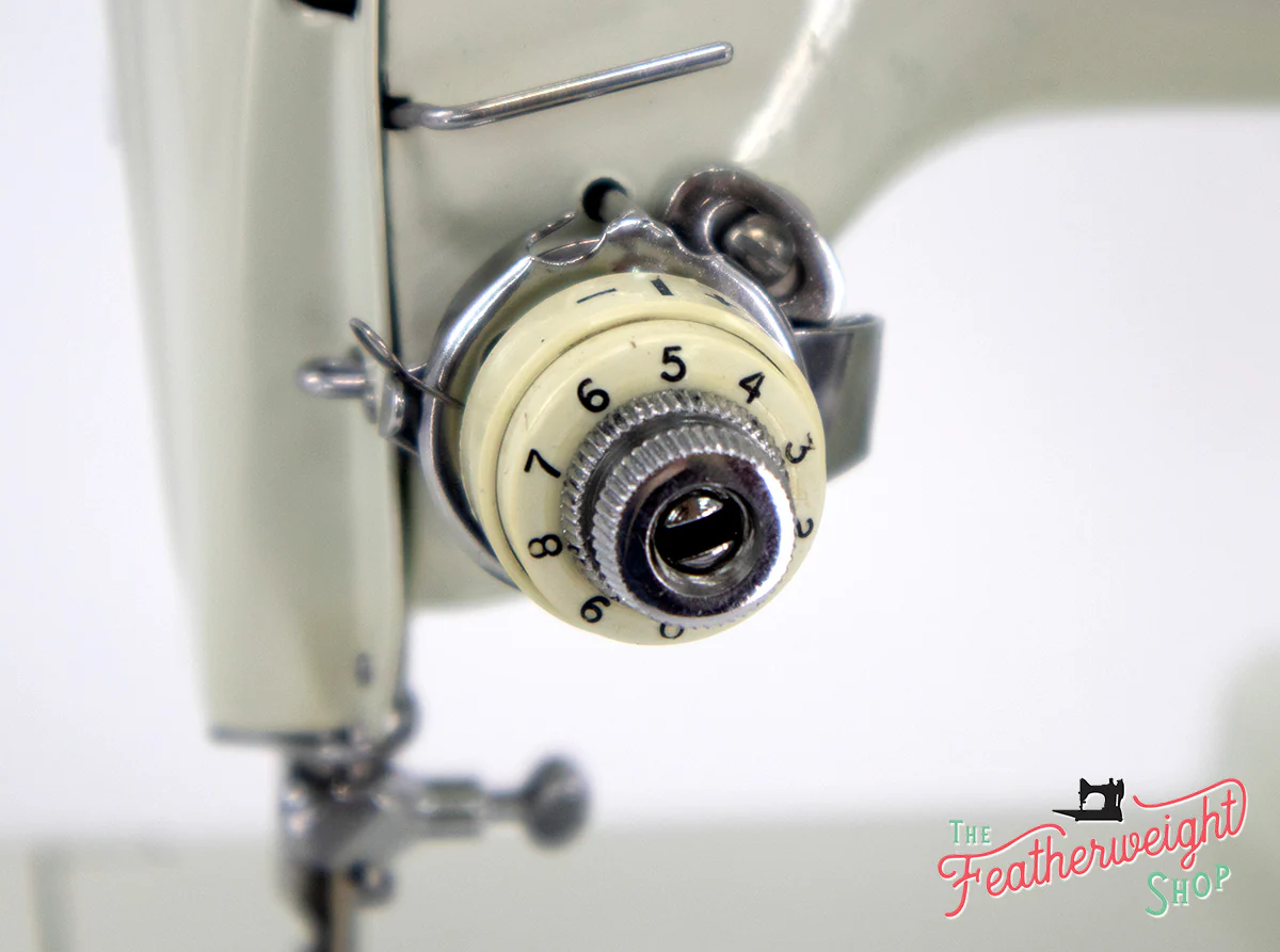 Singer Featherweight 221 Sewing Machine, WHITE EV967*** - Image 16