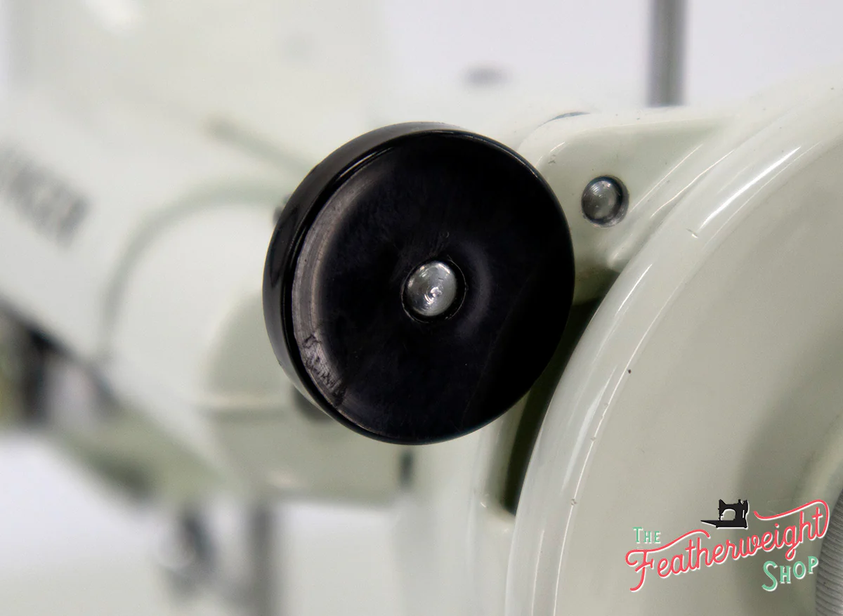 Singer Featherweight 221 Sewing Machine, WHITE EV967*** - Image 17