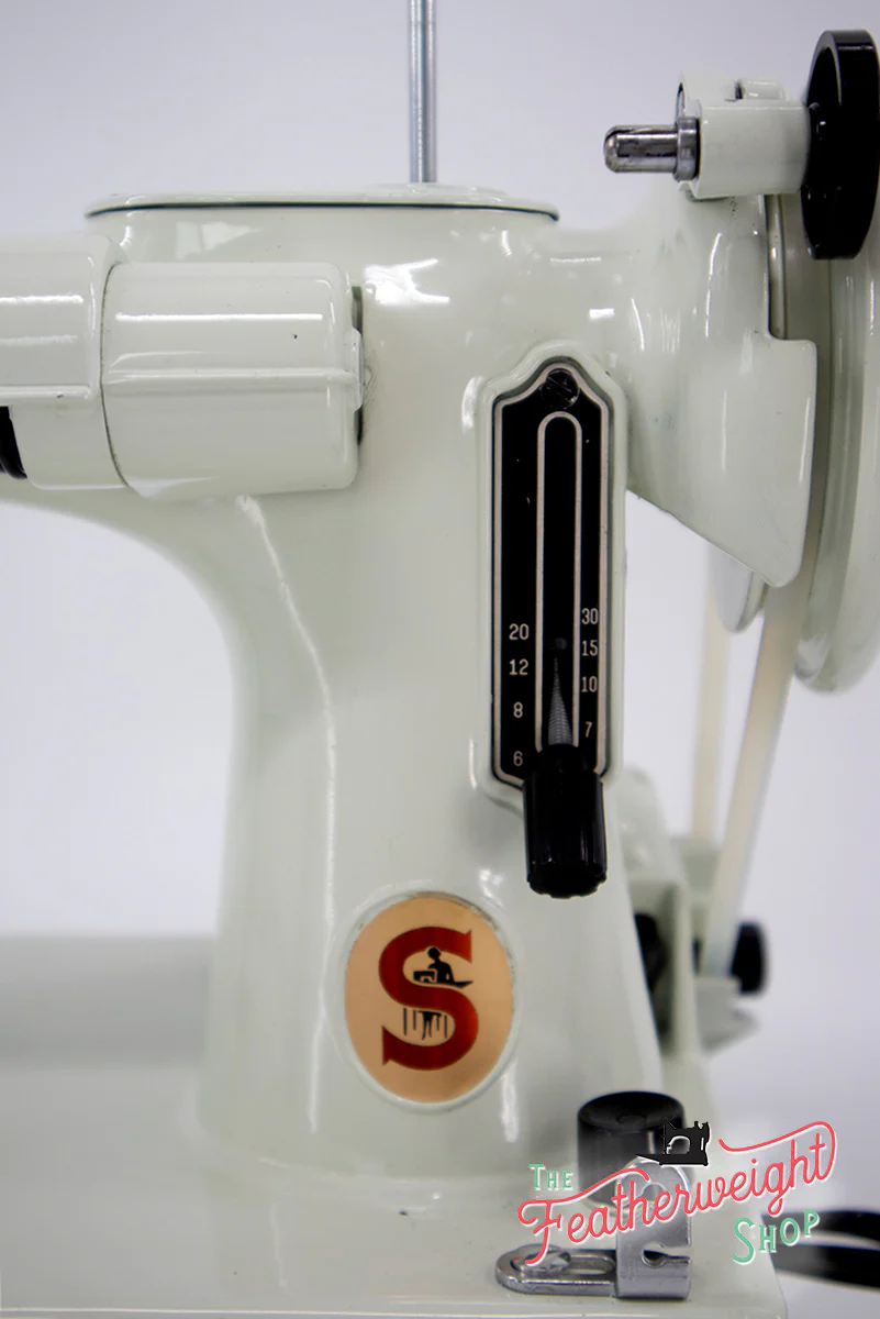 Singer Featherweight 221 Sewing Machine, WHITE EV967*** - Image 19