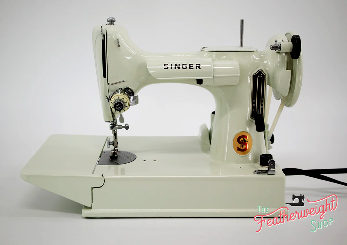 Singer Featherweight 221 Sewing Machine, WHITE EV967*** - Image 2