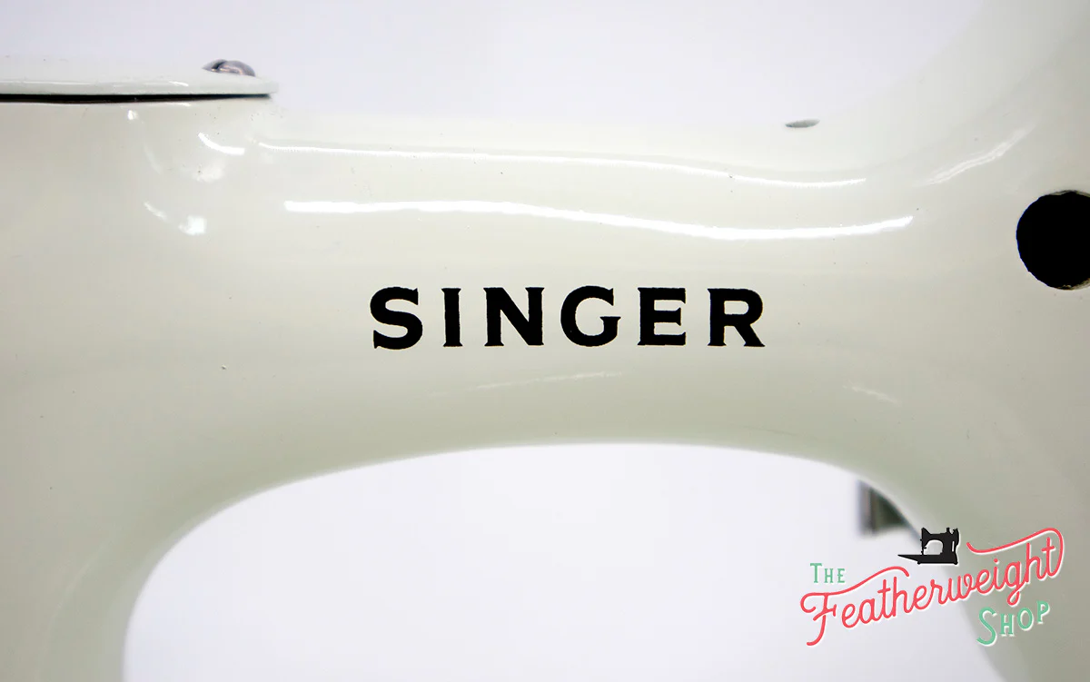 Singer Featherweight 221 Sewing Machine, WHITE EV967*** - Image 9