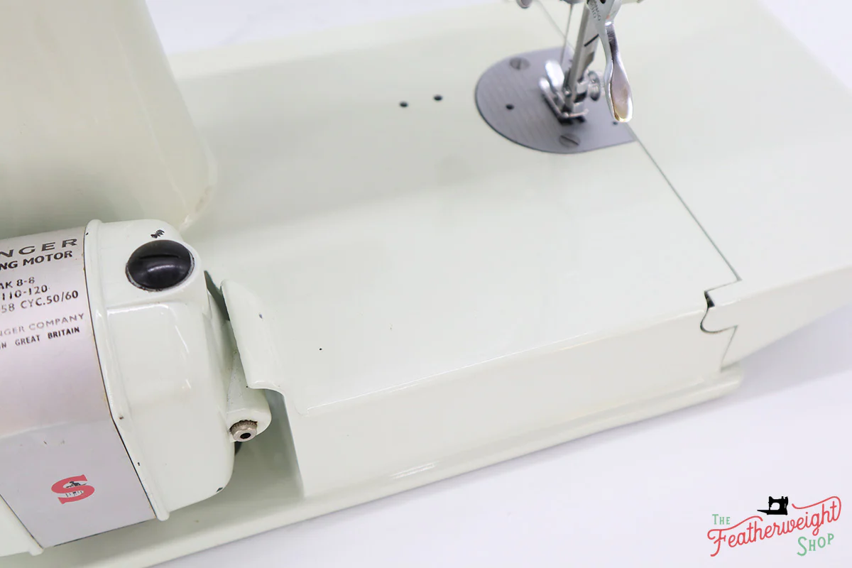 Singer Featherweight 221 Sewing Machine, WHITE EV969*** - Image 10