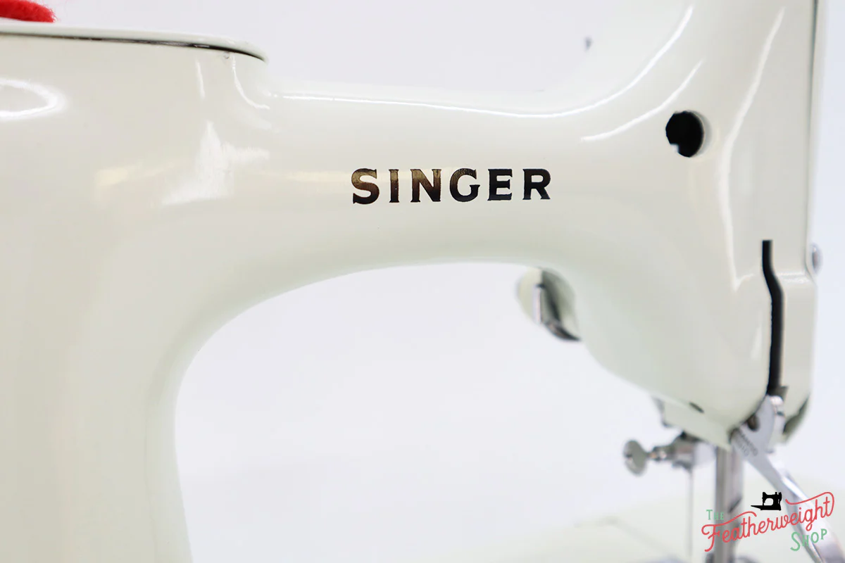 Singer Featherweight 221 Sewing Machine, WHITE EV969*** - Image 11